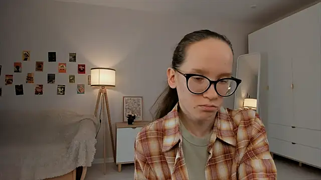 Snapshot of BettyBrowni chatting on 03.17.25 BettyBrowni online show from 03.17.25