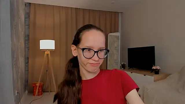 Snapshot of BettyBrowni chatting on 09.17.25 BettyBrowni online show from 09.17.25