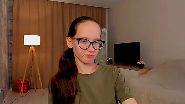 Snapshot of BettyBrowni chatting on 09.19.25 BettyBrowni online show from 09.19.25