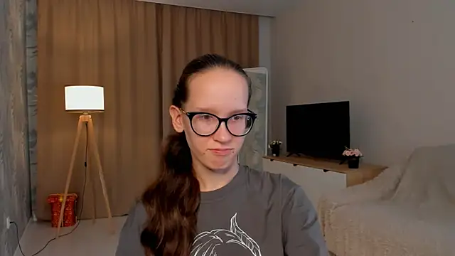 Snapshot of BettyBrowni chatting on 09.23.25 BettyBrowni online show from 09.23.25