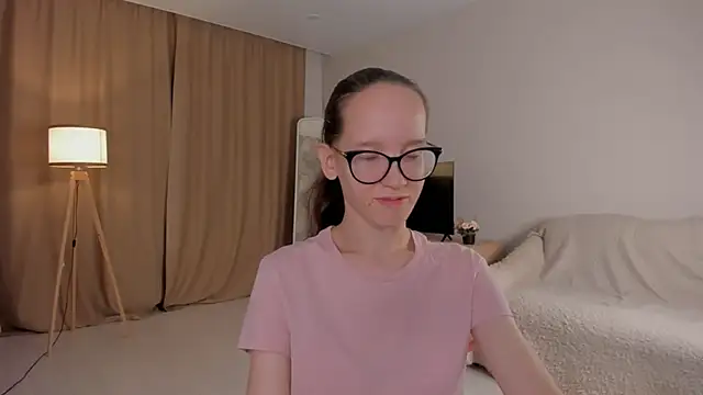 Snapshot of BettyBrowni chatting on 10.18.25 BettyBrowni online show from 10.18.25