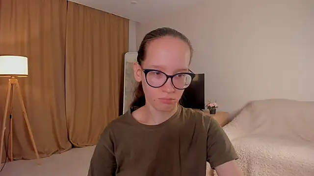 Snapshot of BettyBrowni chatting on 10.21.25 BettyBrowni online show from 10.21.25