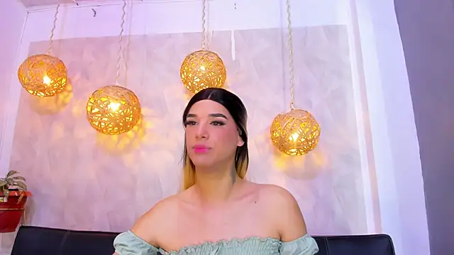 victoria aleia  online show from 12.16.24