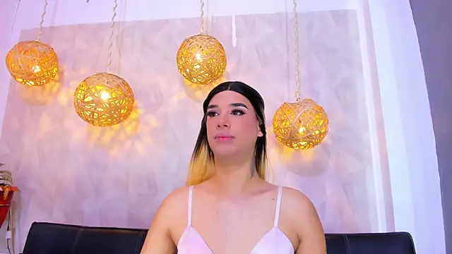 victoria aleia  online show from 12.19.24