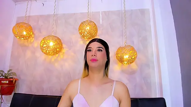 victoria aleia  online show from 12.25.24