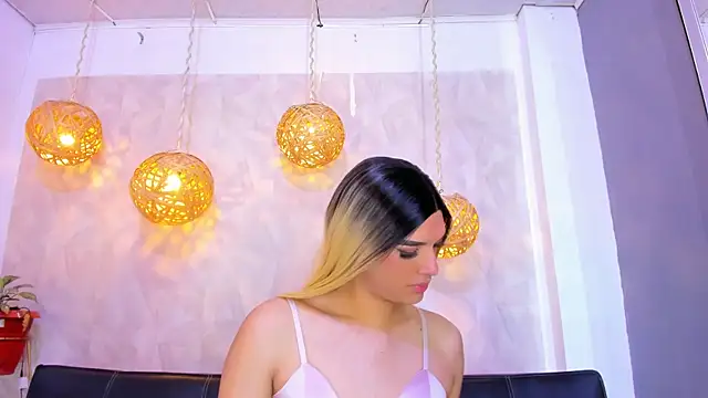 victoria aleia  online show from 01.04.25