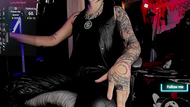 Snapshot of allanhurtss chatting on 10.21.25 allanhurtss online show from 10.21.25