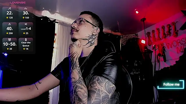 Snapshot of allanhurtss chatting on 10.28.25 allanhurtss online show from 10.28.25