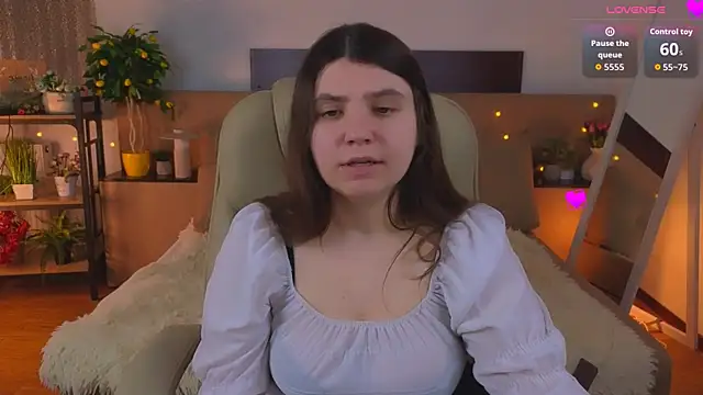 Snapshot of Viola__Shy chatting on 05.18.26 Viola Shy online show from 05.18.26