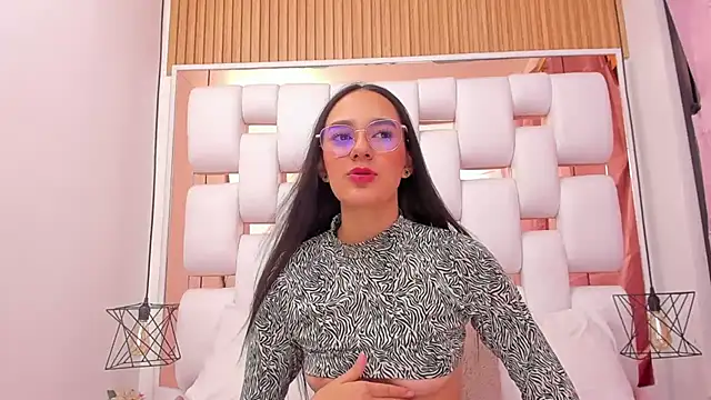 EmmyCruzZ online show from 09.13.25