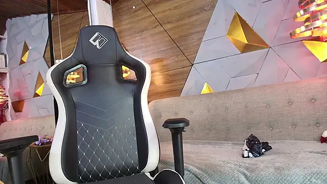 sarah banks1 online show from 02.24.25