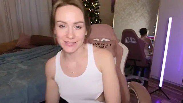Snapshot of VeronicaRoss chatting on 12.12.24 VeronicaRoss online show from 12.12.24