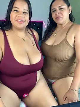 Snapshot of twocurvylatins chatting on 05.17.26 twocurvylatins online show from 05.17.26