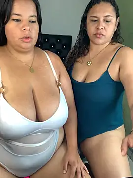 Snapshot of twocurvylatins chatting on 06.02.26 twocurvylatins online show from 06.02.26