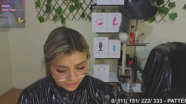 Snapshot of Sweett_Mollyy chatting on 03.02.25 Sweett Mollyy online show from 03.02.25