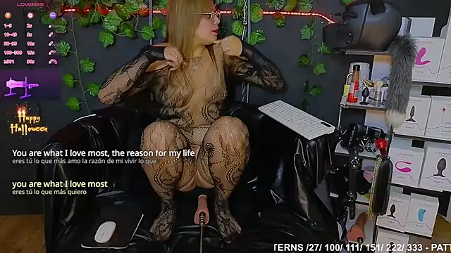 Snapshot of Sweett_Mollyy chatting on 10.23.25 Sweett Mollyy online show from 10.23.25