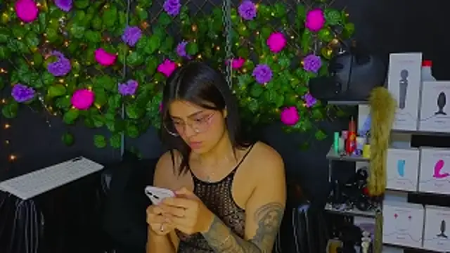 Snapshot of Sweett_Mollyy chatting on 05.19.26 Sweett Mollyy online show from 05.19.26