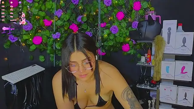 Snapshot of Sweett_Mollyy chatting on 05.30.26 Sweett Mollyy online show from 05.30.26