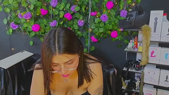 Snapshot of Sweett_Mollyy chatting on 06.09.26 Sweett Mollyy online show from 06.09.26