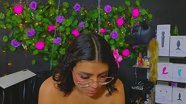 Snapshot of Sweett_Mollyy chatting on 07.23.26 Sweett Mollyy online show from 07.23.26