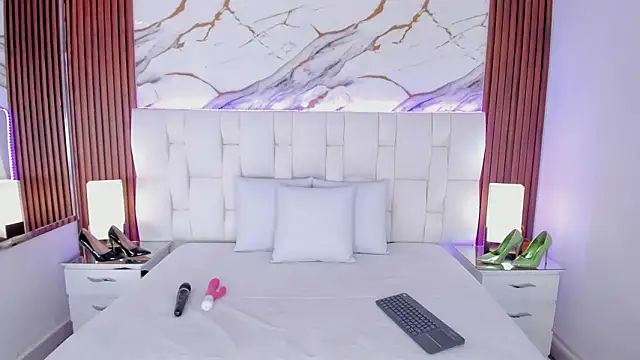 Snapshot of Coco_Balenciaga_ chatting on 02.07.26 Coco Balenciaga online show from 02.07.26