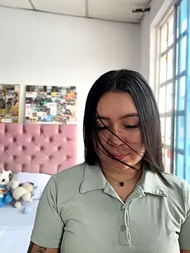 Pretty Isadora online show from 10.04.25