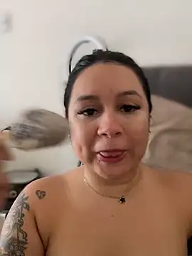 Pretty Isadora online show from 10.09.25