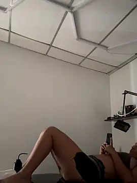 Pretty Isadora online show from 11.27.25