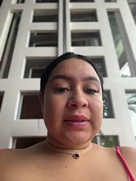 Pretty Isadora online show from 03.30.26