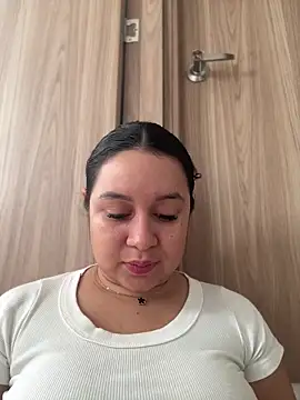 Pretty Isadora online show from 04.09.26