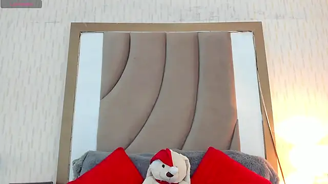 Snapshot of ThyaraJhons chatting on 01.27.25 ThyaraJhons online show from 01.27.25