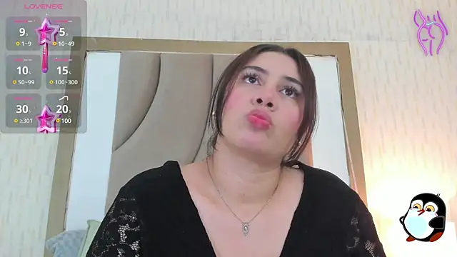 Snapshot of ThyaraJhons chatting on 02.08.25 ThyaraJhons online show from 02.08.25