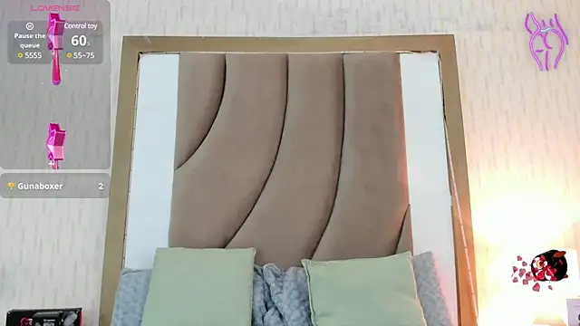 Snapshot of ThyaraJhons chatting on 02.10.25 ThyaraJhons online show from 02.10.25