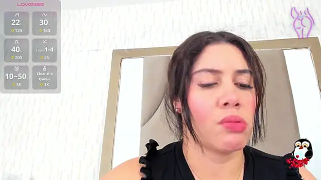 Snapshot of ThyaraJhons chatting on 03.15.25 ThyaraJhons online show from 03.15.25