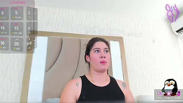 Snapshot of ThyaraJhons chatting on 03.22.25 ThyaraJhons online show from 03.22.25