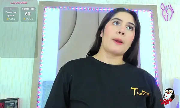 Snapshot of ThyaraJhons chatting on 09.16.25 ThyaraJhons online show from 09.16.25