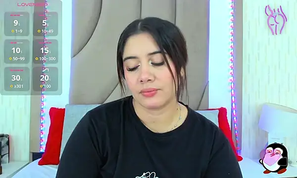 Snapshot of ThyaraJhons chatting on 09.24.25 ThyaraJhons online show from 09.24.25