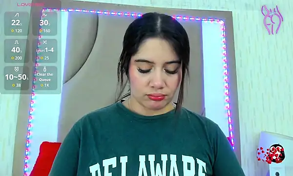 Snapshot of ThyaraJhons chatting on 09.25.25 ThyaraJhons online show from 09.25.25