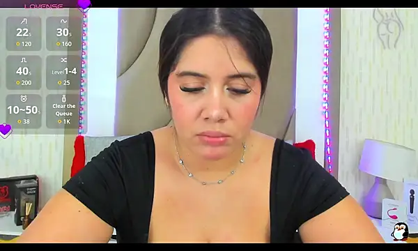 Snapshot of ThyaraJhons chatting on 10.08.25 ThyaraJhons online show from 10.08.25