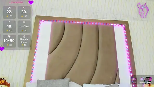 Snapshot of ThyaraJhons chatting on 10.18.25 ThyaraJhons online show from 10.18.25