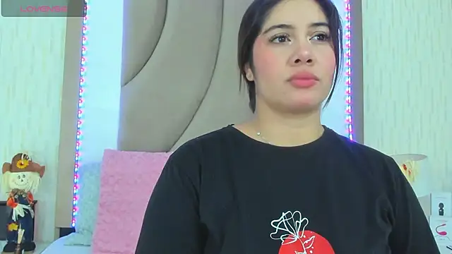 Snapshot of ThyaraJhons chatting on 10.22.25 ThyaraJhons online show from 10.22.25