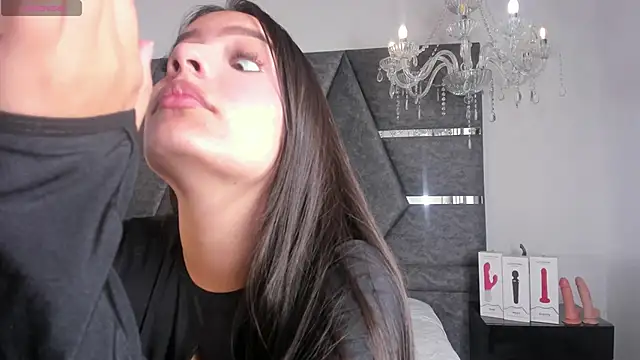 Snapshot of IsabellaGrey19 chatting on 10.06.25 IsabellaGrey19 online show from 10.06.25