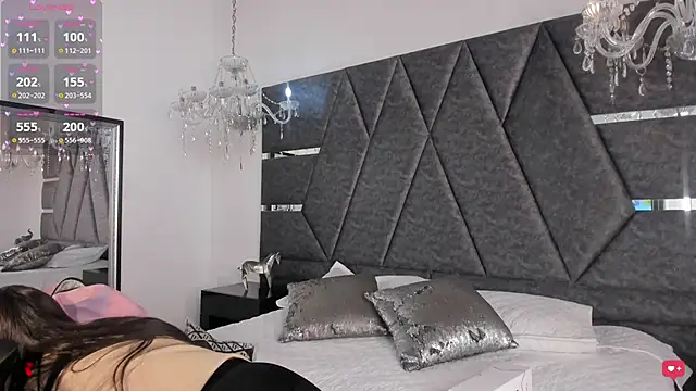 Snapshot of IsabellaGrey19 chatting on 10.10.25 IsabellaGrey19 online show from 10.10.25