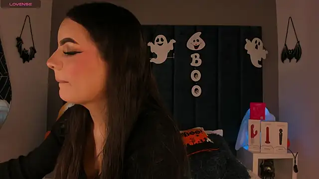 Snapshot of IsabellaGrey19 chatting on 10.20.25 IsabellaGrey19 online show from 10.20.25