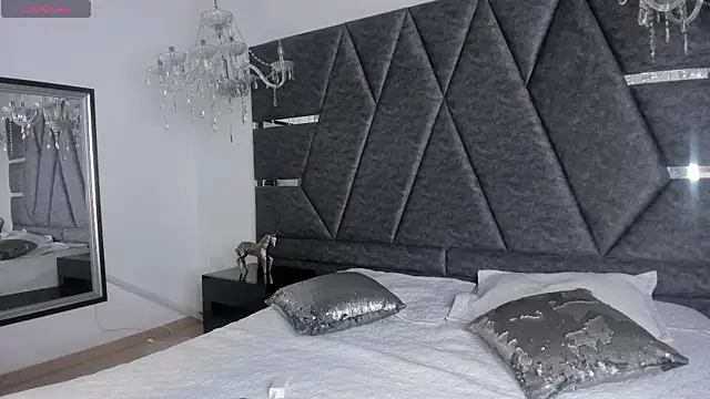 Snapshot of IsabellaGrey19 chatting on 11.02.25 IsabellaGrey19 online show from 11.02.25