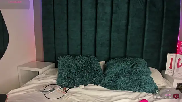 Snapshot of IsabellaGrey19 chatting on 11.07.25 IsabellaGrey19 online show from 11.07.25