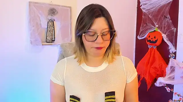 Snapshot of Chanelll_Taylorr_ chatting on 10.10.25 Chanelll Taylorr online show from 10.10.25