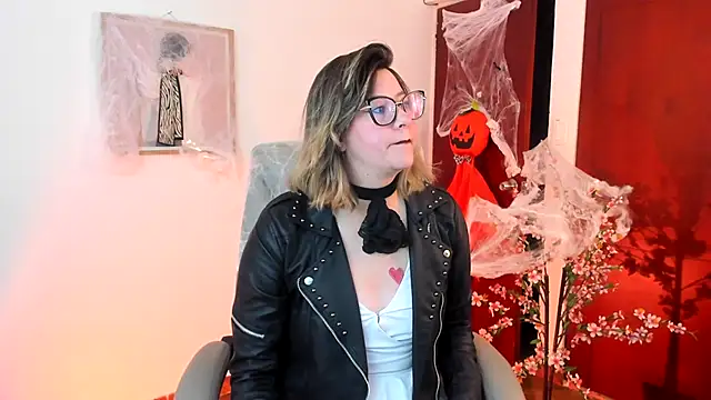 Snapshot of Chanelll_Taylorr_ chatting on 10.11.25 Chanelll Taylorr online show from 10.11.25