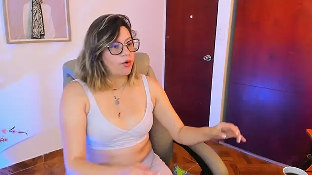 Chanelll Taylorr  online show from 11.14.25