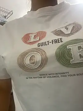 Snapshot of Milk_Mom99 chatting on 09.29.25 Milk Mom99 online show from 09.29.25